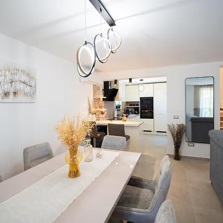 Tatil Evi Ami In Peroj - Haus Fuer 4-5 Personen *