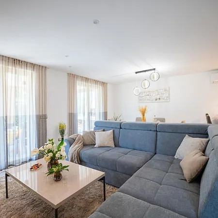 Ami In Peroj - Haus Fuer 4-5 Personen