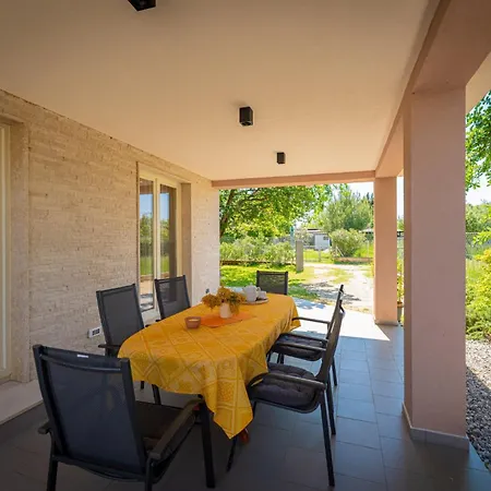 Ami In Peroj - Haus Fuer 4-5 Personen Tatil Evi