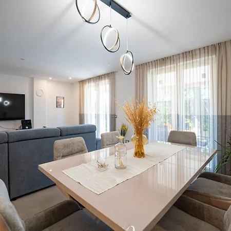 Ami In Peroj - Haus Fuer 4-5 Personen Tatil Evi *