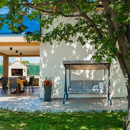 Tatil Evi Ami In Peroj - Haus Fuer 4-5 Personen