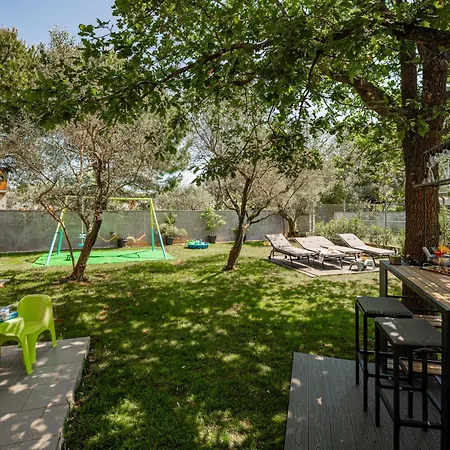 Tatil Evi Ami In Peroj - Haus Fuer 4-5 Personen